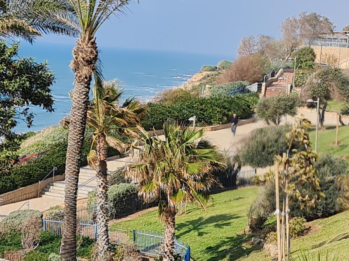 Magic On The Sea-Suites With A Private Jacuzzi And A Private Sea View Netanya Exterior photo