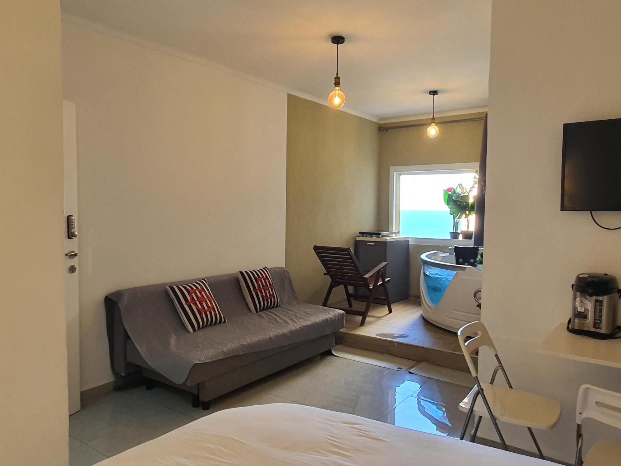 Magic On The Sea-Suites With A Private Jacuzzi And A Private Sea View Netanya Room photo